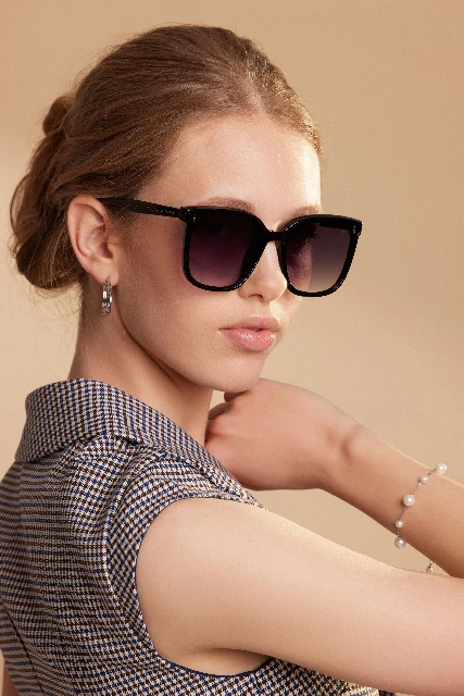Saulesbrilles FASHIONISTA BLACK FA09-01