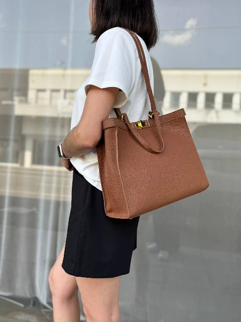 brown_cognac.webp