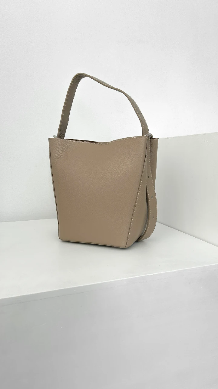 taupe.jpg